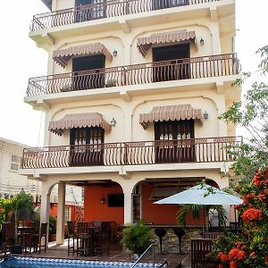 Windjammer International Cuisine & Comfort Inn